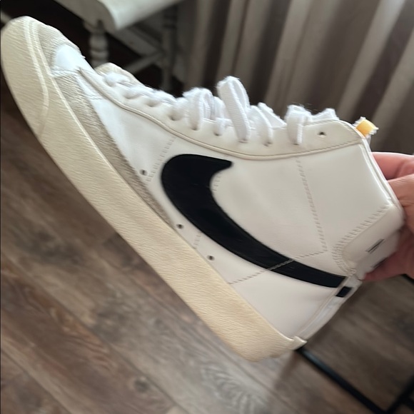 Nike Shoes - WOMEN'S NIKE BLAZER MID '77 CASUAL SHOES size 7.5